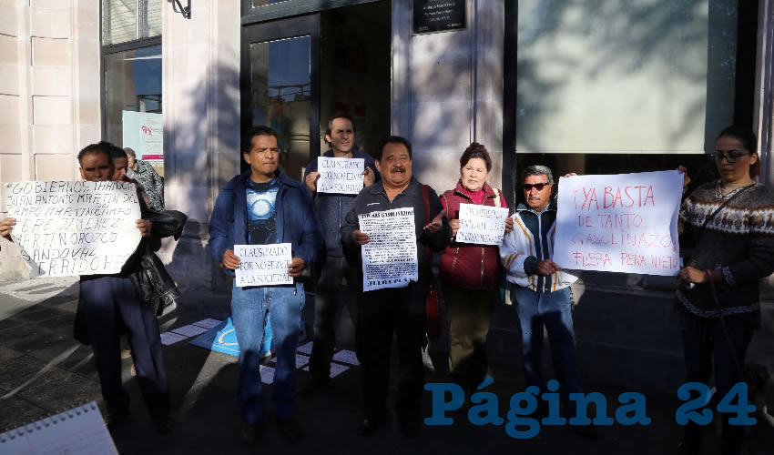 Manifestantes protestaron afuera del Congreso del Estado