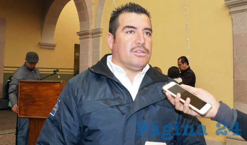 Juan José Ríos Gutiérrez: Todo sucede cuando los automovilistas dejan su vehículo frente a la biblioteca Mauricio Magdaleno para visitar a algún paciente en el nosocomio ubicado en la avenida Torreón, mientras que los maleantes hacen de las suyas para robarles las baterías, accesorios y sustraer las cosas de valor (Foto: Merari Martínez Castro)