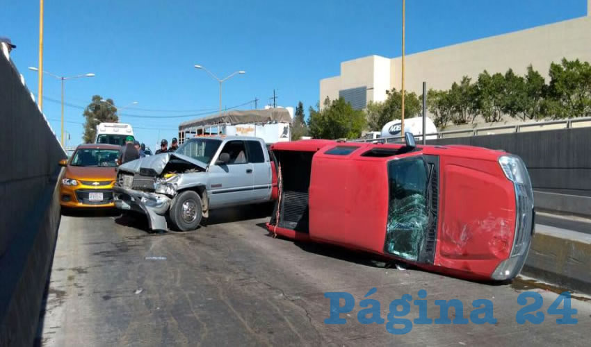 Algunos de los veh&iacute;culos accidentados a la altura del Centro Comercial Altaria