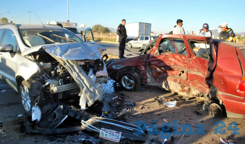 Brutal encontronazo entre el Volkswagen Jetta y la Ford Ecosport