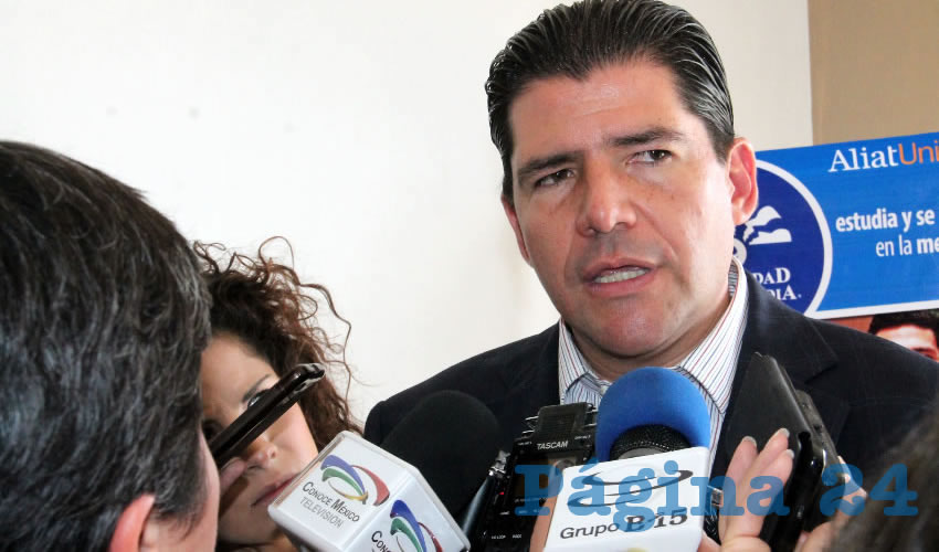 Víctor Rentería López: Las tomas ilegales son un gran problema para JIAPAZ pues a ésta le cuesta demasiado dinero extraer el vital líquido, clorarlo y potabilizarlo (Foto: Rocío Castro)