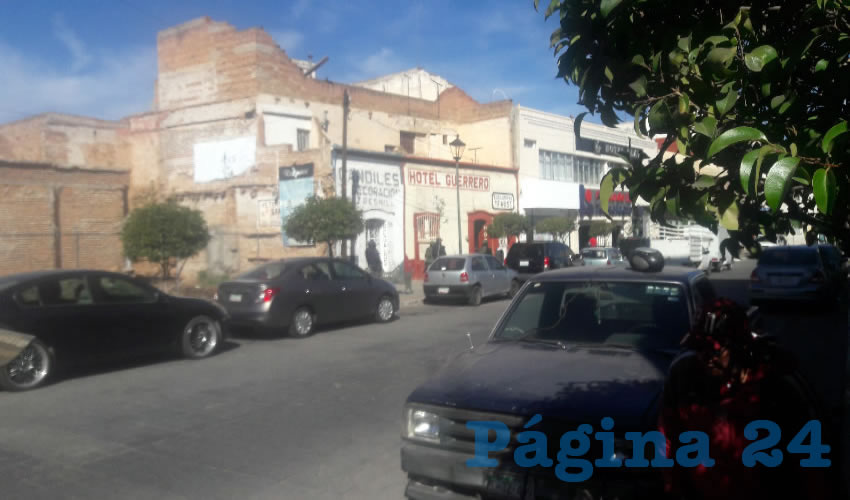 Movilización policiaca en la calle Lázaro Cárdenas