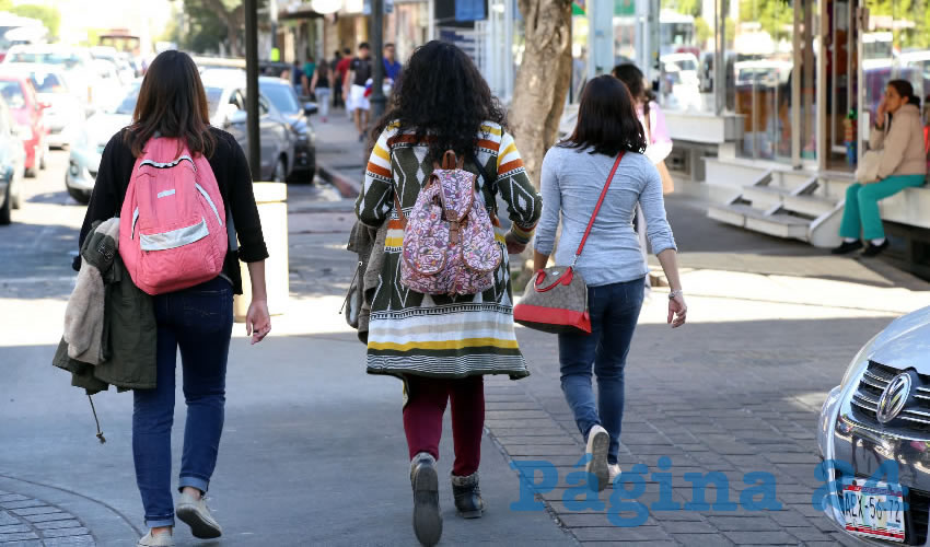 Los alumnos solicitaron becas de Manutención, Discapacidad y Excelencia, entre otros (Foto: Eddylberto Luévano Santillán)