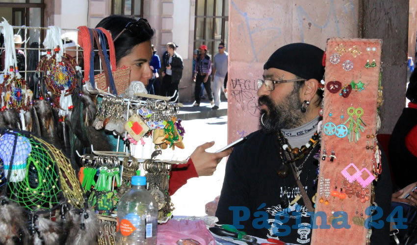Mario Alberto Ladrón de Guevara: En esta expo venta se pueden en contra artesanías de alta calidad de diversos municipios del estado (Foto: Rocío Castro)