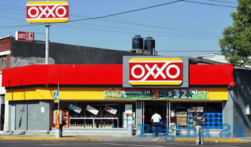 El arribo de los cuerpos policiacos al Oxxo