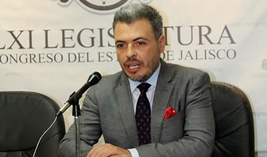 Para el diputado Oswaldo Bañales, parte de la solución sería La renuncia de beneficios especiales con los que cuentan los ayuntamientos y el gobierno del estado, así como el regreso de las prerrogativas que reciben los partidos, al menos en lo que inician los procesos electorales/Foto: Francisco Tapia