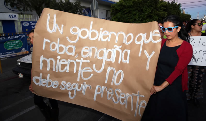 Exigieron dar marcha atrás a la medida impuesta por el Gobierno Federal, así como la renuncia del presidente Enrique Peña Nieto