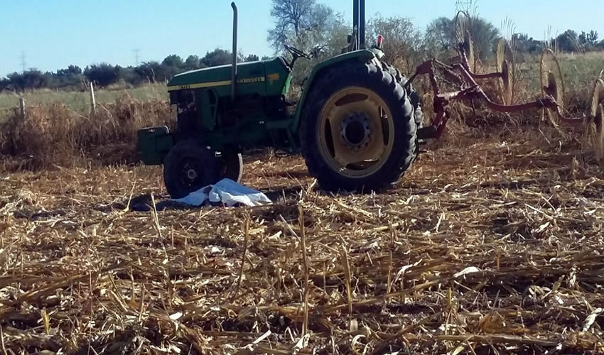 Jaime Romo Saucedo muri&oacute; el caer del tractor John Deere y ser arrollado