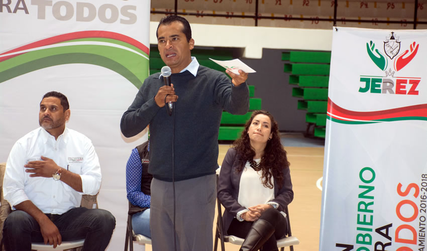 Fernando uc Jacobo dio el agradecimiento al delegado Prospera del estado, el profesor Alejandro era verdín por estar pendiente de los que están dentro de estos programas y también para apoyar a que los apoyos lleguen a los jerezanos en tiempo y forma