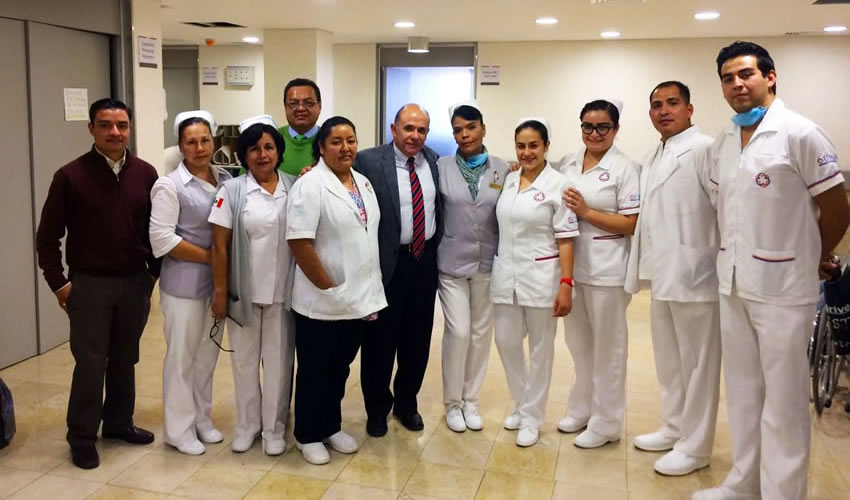 La presidenta del DIF Estatal, Yolanda Ramírez de Orozco, reconoció al personal de enfermería que labora en la institución