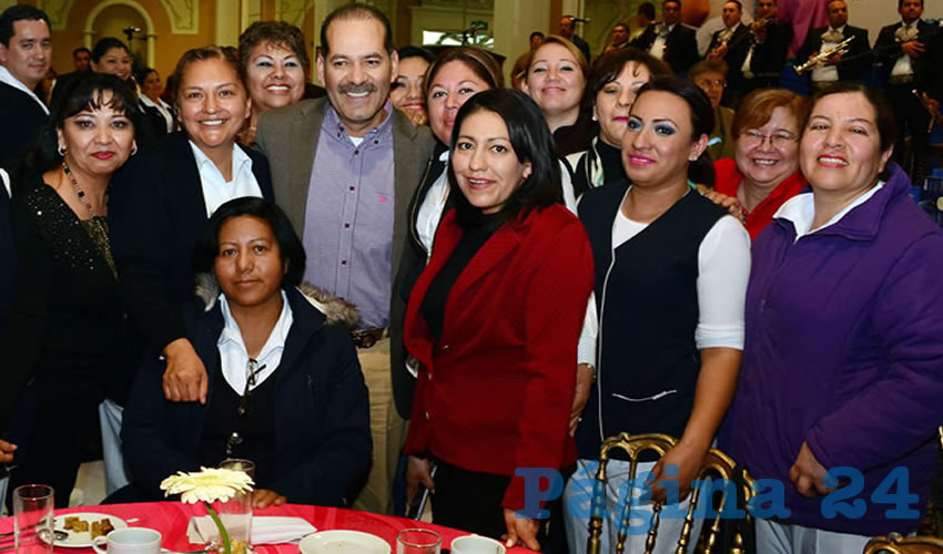 El jefe del Ejecutivo reconoció a todos los enfermeros y enfermeras que desempeñan esta noble profesión