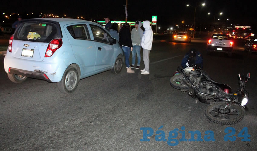 Edith Susana González, al frente del automóvil Chevrolet Spark, le cerró el paso al motociclista Benigno Pérez Alemán