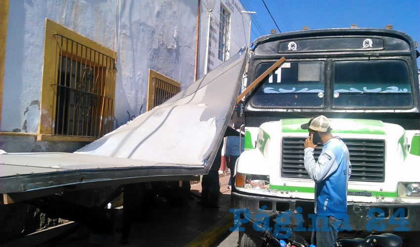El percance ocurri&oacute; sobre la calle Agust&iacute;n de Iturbide, en Jes&uacute;s Mar&iacute;a