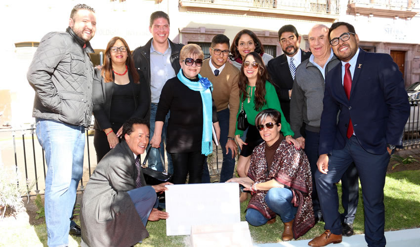 En el jardín conocido como Tlaco de Queso, se inscribió la leyenda, Concejo Interino Municipal 2016-2017 Labor Vincit Omnia