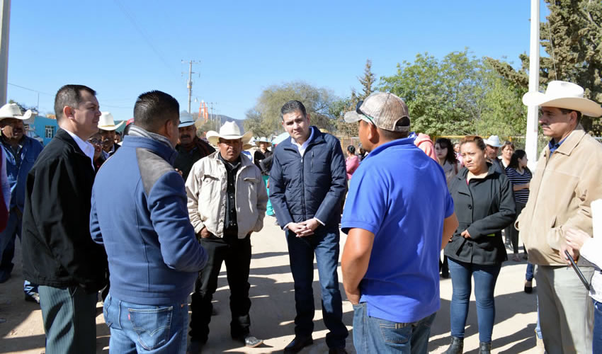 En Pánfilo Natera, Víctor Armas Zagoya, titular de la SAMA, verificó el avance de la construcción del sistema de alcantarillado sanitario que beneficiará a más de 500 habitantes de la comunidad Noria del Cerro de Santiago; asimismo, inició la reforestación de 200 hectáreas para la preservación del entorno