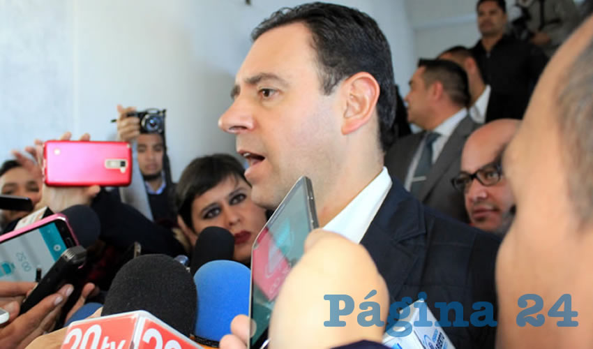 Alejandro Tello Cristerna: “Ayer encargué al secretario de infraestructura que hiciéramos un programa muy agresivo de bacheo, es importante que la gente vea que sus calles empiezan a cambiar” (Foto: Rocío Castro Alvarado)
