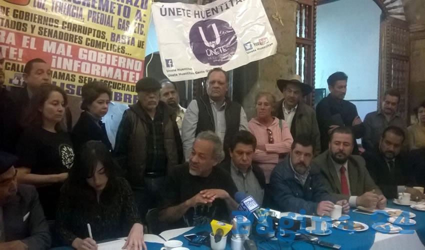 “Rechacemos el incremento a las gasolinas; apoyemos la propuesta de la moratoria al pago de impuestos hasta que quiten el de las gasolinas; se reduzcan los sueldos de la burocracia dorada; se recuperen los miles de millones de pesos que se han robado políticos corruptos; se mejoren los servicios que prestan los gobiernos, y se reviertan las reformas estructurales”, llamó el frente “México Despierto” a los ciudadanos/Foto: Francisco Tapia 
