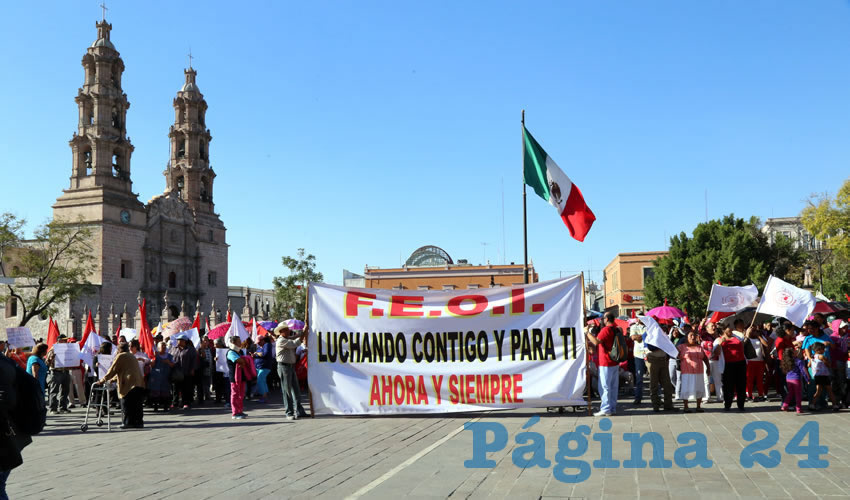 Los feoistas se concentraron en Plaza de Armas para recibir a las autoridades