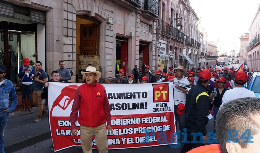 Alfredo Femat Bañuelos: “Debería haber otras medidas para enfrentar el problema de la inviabilidad de las reformas estructurales. Sostenemos que debería existir un plan de austeridad por parte del gobierno estatal y federal, pero no cargarle a los mexicanos con más impuestos el peso de una pésima administración” (Foto: Merari Martínez Castro)