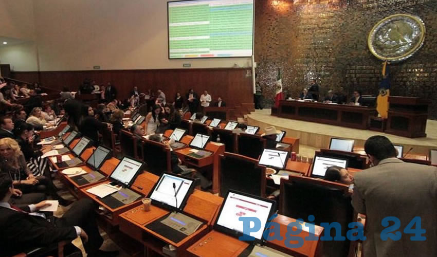 Entre las iniciativas que se aprobaron se encuentra la reducción del IEPS y la creación del fondo de contingencia para la economía familiar. También la iniciativa de Pedro Kumamoto, para reducir el financiamiento a los partidos políticos, fue aprobada/Fotos: Francisco Tapia