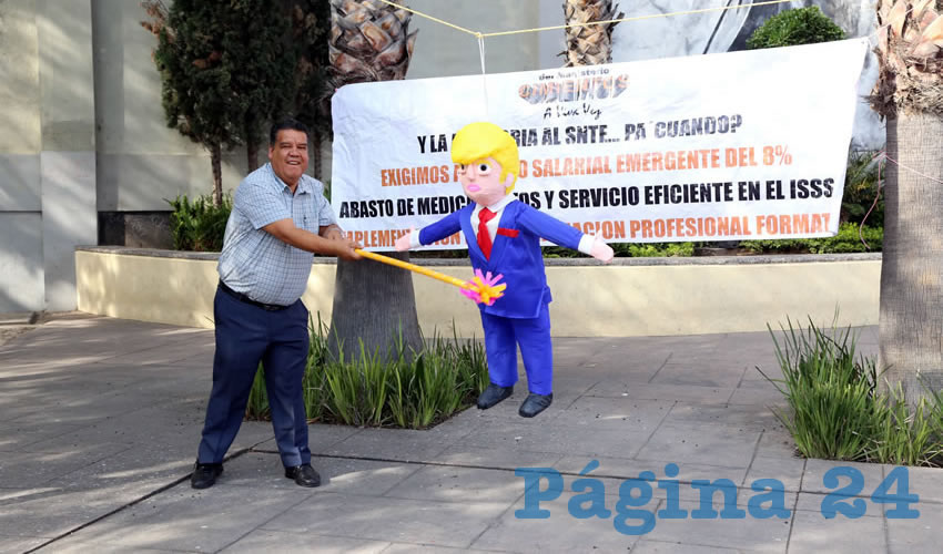 Ni&ntilde;os y ciudadanos de Aguascalientes rompieron la pi&ntilde;ata alusiva a Enrique Pe&ntilde;a Nieto y a Donald Trump como un acto de protesta