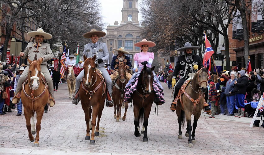 En el inicio de su gira de trabajo por Texas, EUA, el mandatario estatal se reunió con la alcaldesa de esta ciudad texana, Betsy Price