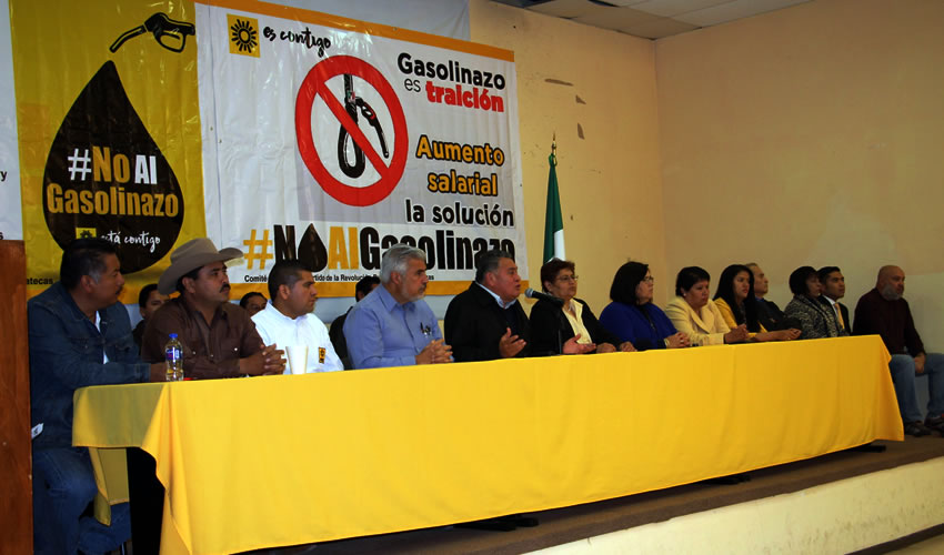 Arturo Ortiz Méndez: “Hoy igual que antes sostenemos que Pemex, sigue siendo la empresa de clase mundial más importante de México, actualmente es Pemex el quinto productor de petróleo en el mundo, es el décimo tercer lugar mundial en tamaño de reservas y es altamente competitivo pues sus costos de producción, ya que siguen siendo de 6.84 dólares por barril” (Foto: Rocío Castro Alvarado)