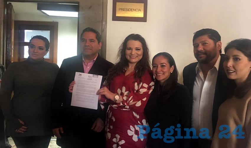 “Señor presidente (municipal, Enrique Alfaro), usted ha manifestado resistencia a revertir incrementos que aprobó como el predialazo, [además de no] reducir su nómina, que inconcebiblemente ha aumentado cada año”, tronó la diputada Claudia Delgadillo exigiendo congruencia y austeridad al alcalde emecista/Foto: Francisco Tapia 