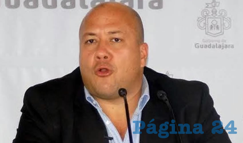 El alcalde de Guadalajara, Jalisco, Enrique Alfaro Ramírez, gobierna la ciudad como si jugara a la “perinola”, donde sólo hay dos resultados: El “Todos Ponen” (los ciudadanos) y, el “Toma Todo”, para él; las promesas y compromisos de campaña a favor de los tapatíos son letra muerta, por eso gran parte de la población que por él votó hoy lo repudia, no obstante sigue empecinado en ser el próximo gobernador del estado, por eso derrocha cantidades millonarias en publicitar su imagen/Fotos: Francisco Tapia