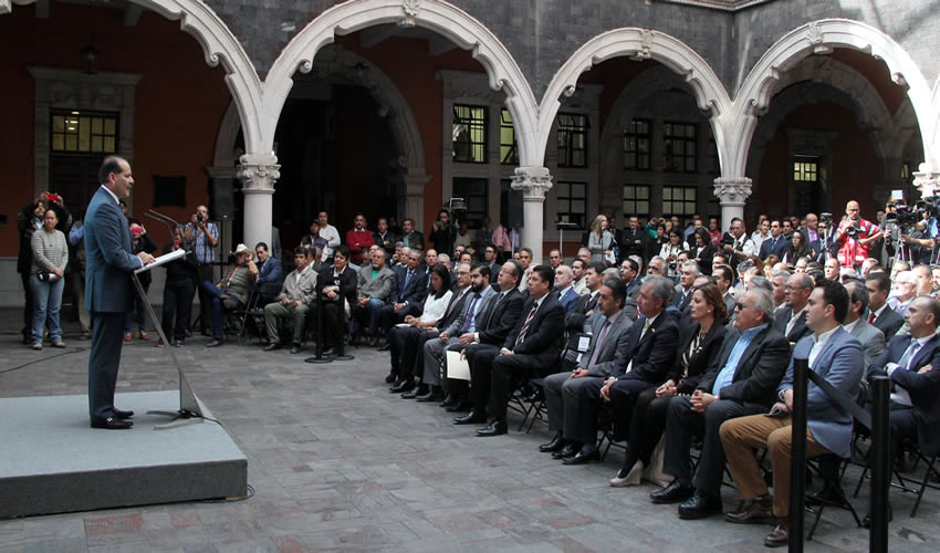 El compromiso es servir a la ciudadan&iacute;a, no servirse de ella: MOS