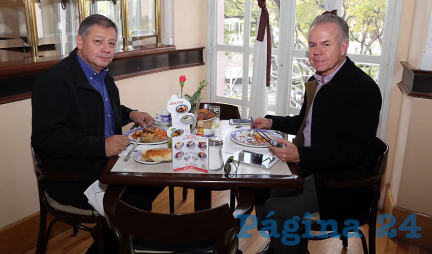 En Sanborns Francia compartieron el pan y la sal Jorge Ochoa y Gerardo Mac&iacute;as L&oacute;pez