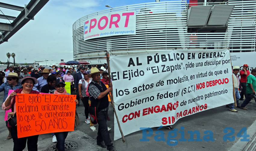 Los cientos de inconformes exigen el pago justo por sus terrenos y lamentan los problemas que causan a la ciudadanía, pero sólo se están defendiendo ante la injusticia, dijeron/Fotos: Cuartoscuro
