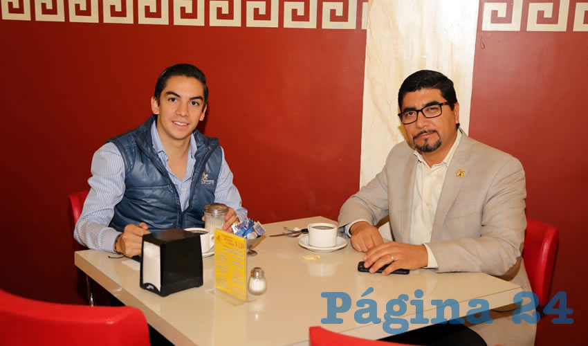 En el restaurante Mitla almorzaron Ricardo Popoca Su&aacute;rez del Real y Gustavo Trist&aacute;n L&oacute;pez, regidor y presidente de la Comisi&oacute;n de Alumbrado y limpia