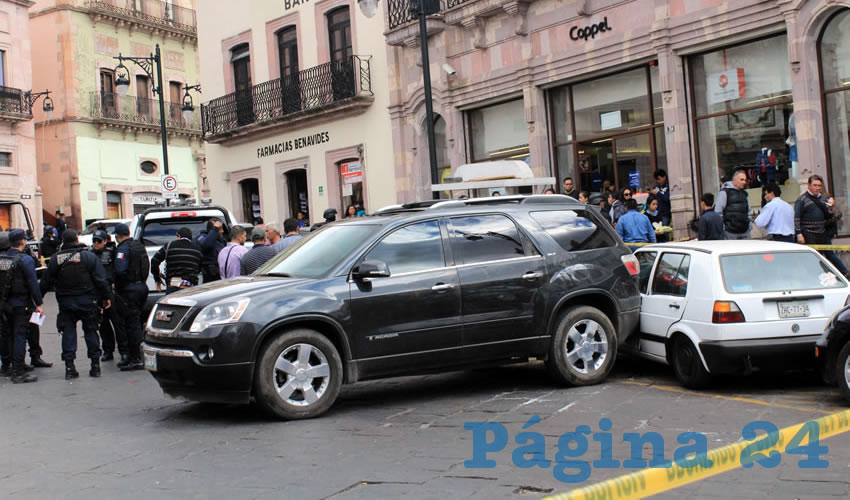 Elementos de la Policía Estatal Preventiva (PEP) y Municipal de Zacatecas detuvieron la tarde de ayer a un hombre que portaba un cuchillo (Foto: Rocío Castro Alvarado)