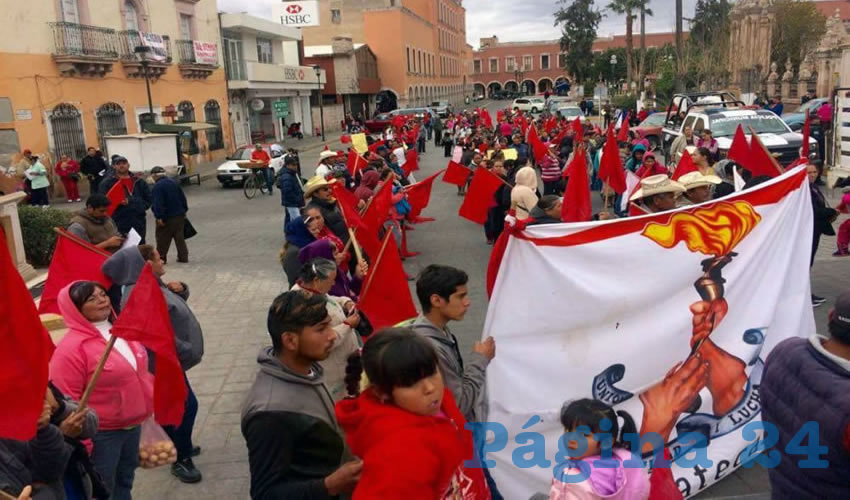 Antorchistas en la zona Centro
