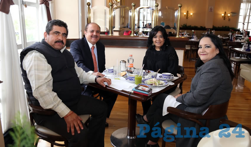 En Sanborns Francia almorzaron los diputados del PRI David N&aacute;jera Moreno, Sergio Reynoso Talamantes, Elsa Amabel Land&iacute;n Olivares y Nidia Acosta Lozano