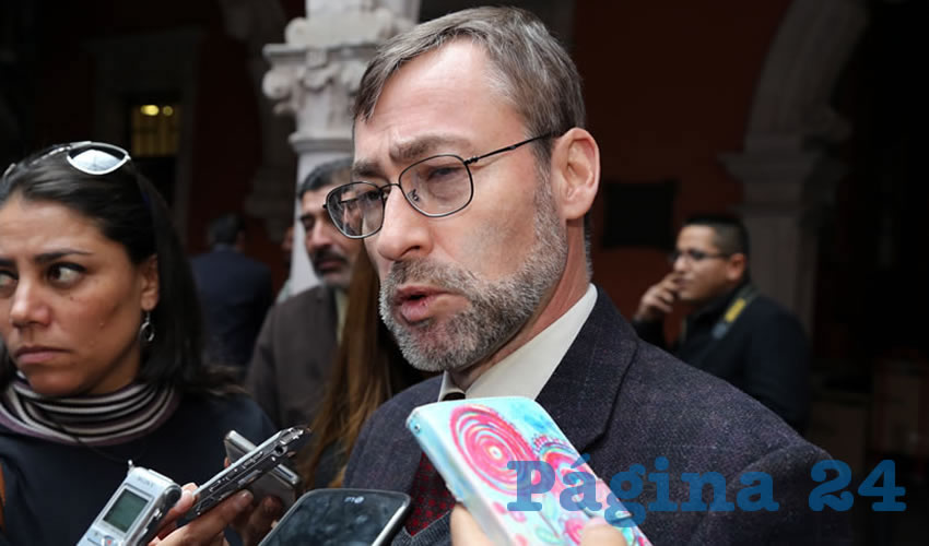 Francisco Javier Avelar Gonz&aacute;lez, rector de la UAA, firm&oacute; el acuerdo y agradeci&oacute; la solidaridad el personal acad&eacute;mico (Foto: Eddylberto Lu&eacute;vano Santill&aacute;n)