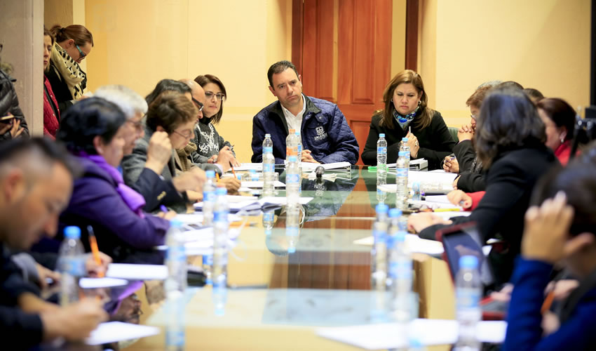 El gobernador Alejandro Tello reiteró su convocatoria a todos los sectores de la sociedad, partidos políticos e iglesias a trabajar en una sola dirección para bajar los índices delictivos