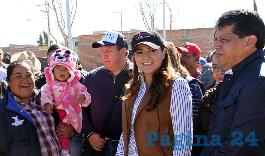 Isidoro Armendáriz García, delegado estatal de la Sedatu y la alcaldesa Teresa Jiménez Esquivel realizaron un recorrido para supervisar las obras que se realizan