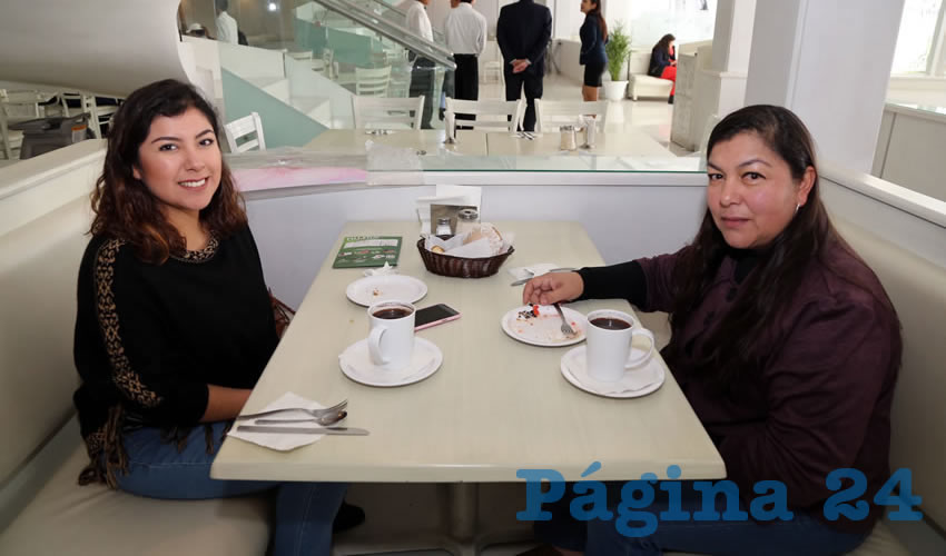 En el restaurante Del Centro almorzaron Ariana Cruz y Rosal&iacute;a Ortega Guerrero