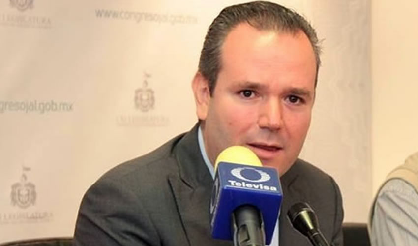 “Hay reglas muy claras de llevar el gasto, no se puede renunciar solamente así a los recursos. Tiene que haber una reforma que le permita a los partidos reducir el gasto y el financiamiento (…). El acuerdo de todos los grupos parlamentarios es que se tiene que tomar de manera amplia”, justificó el diputado Miguel Ángel Monraz/Foto: Francisco Tapia
