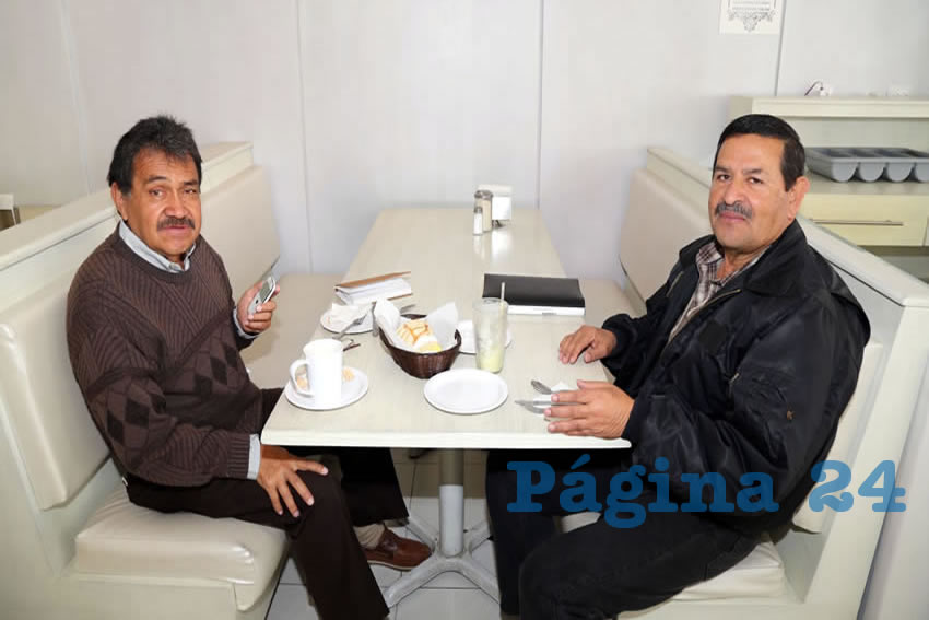 En el restaurante Del Centro compartieron el pan y la sal V&iacute;ctor Saucedo Villalva y Salvador Ruiz Esparza