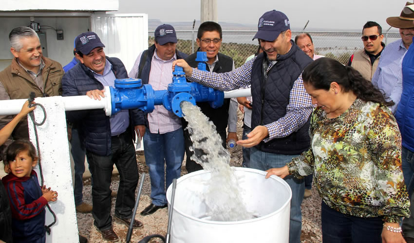 El mandatario puso en marcha un pozo de agua potable, equipamiento, línea de conducción, distribución y tanque elevado, en la comunidad del Tecongo