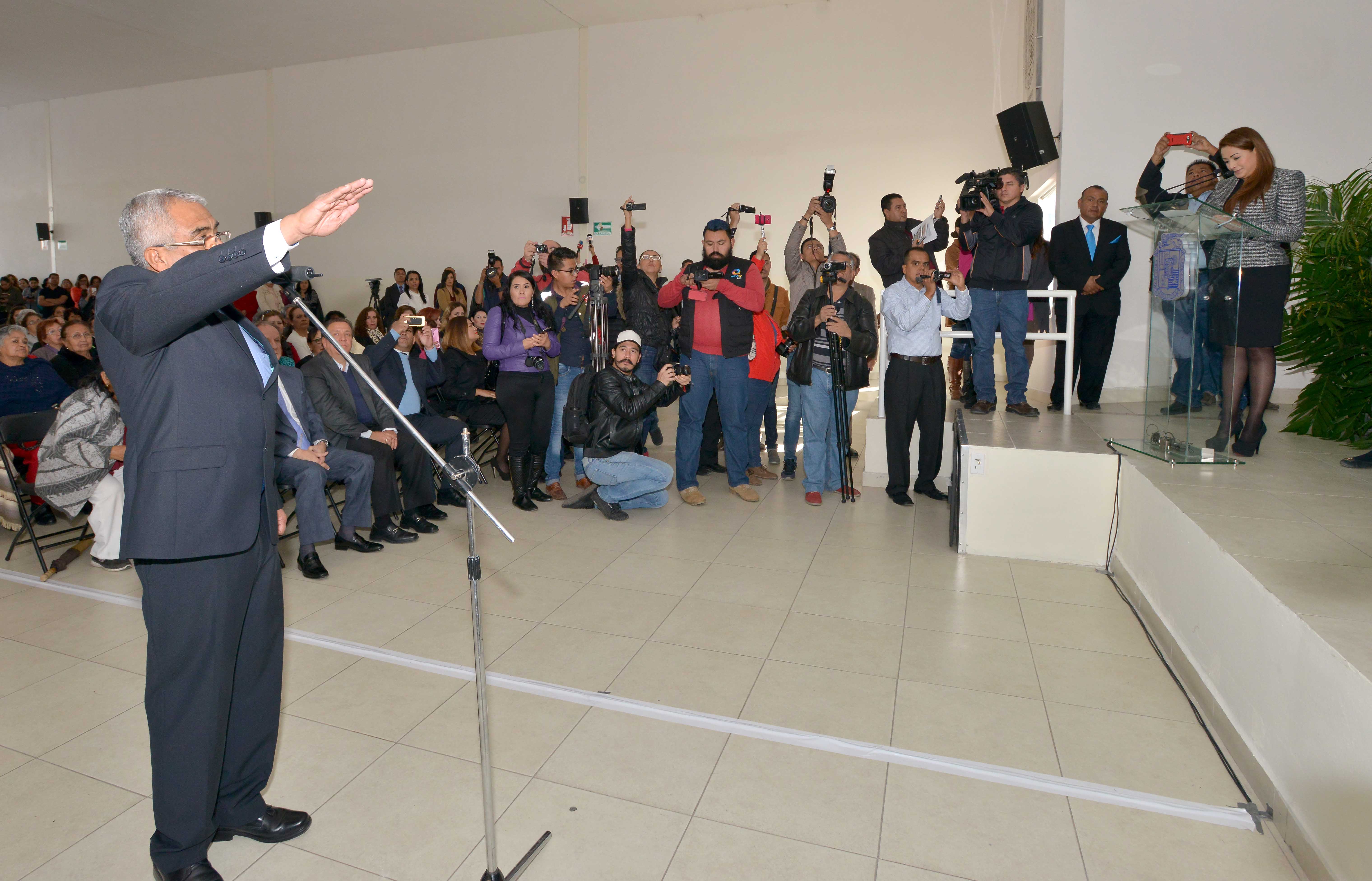 La alcaldesa Tere Jim&eacute;nez reconoci&oacute; a las 450 personas que integran el Voluntariado por su labor altruista