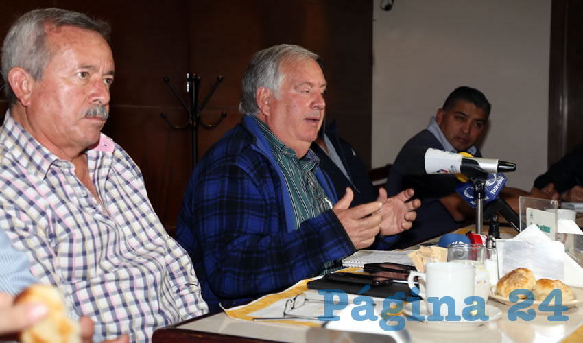 Rueda de prensa de productores lecheros (Foto: Eddylberto Luévano Santillán)