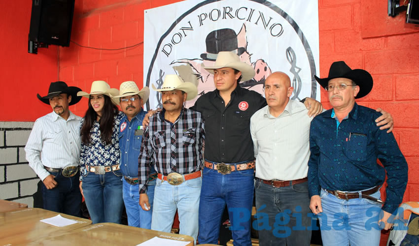 Juan Ernesto Flores Botello: “Esta imagen tiene una cultura positiva que respeta la naturaleza y a los niños, así como a las mujeres y tiene una vida de campo, así como música que es el country, y que tiene un deporte que es el rodeo, todo se conjugará este 27 en la Plaza Bicentenario” (Foto: Rocío Castro Alvarado)