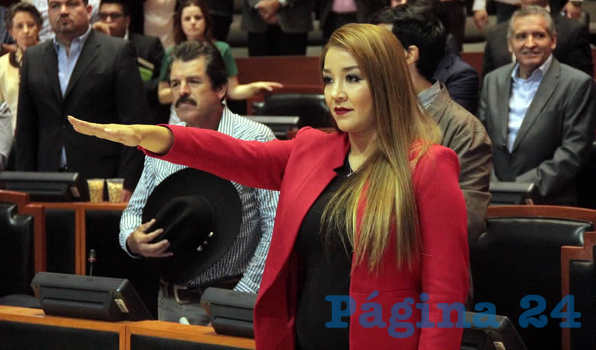 En la sesión de ayer, se le tomó protesta como diputada a Victoria Anahí Olguín Rojas, ex regidora de Guadalajara, en sustitución de la diputada Cecilia González Gómez, recientemente fallecida
