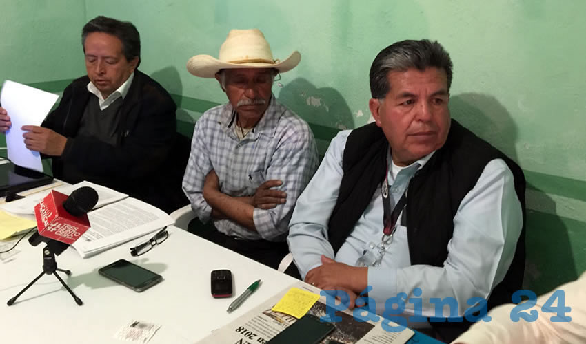 Efraín Arteaga Domínguez: Michel Forts se comprometió a realizar un reporte inmediato de esta demanda ciudadana, de lo que se espera un informe final de la situación que prevalece en esta comunidad en la que sus habitantes se resisten a abandonarla para no dejarla en manos del magnate (Fotos: Cristo González)