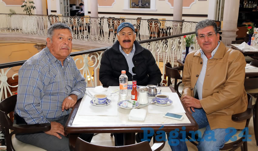 En Sanborns Francia departieron Miguel Cisneros Rodr&iacute;guez, Rafael Rangel Mart&iacute;nez y &Aacute;ngel Llamas Collazo