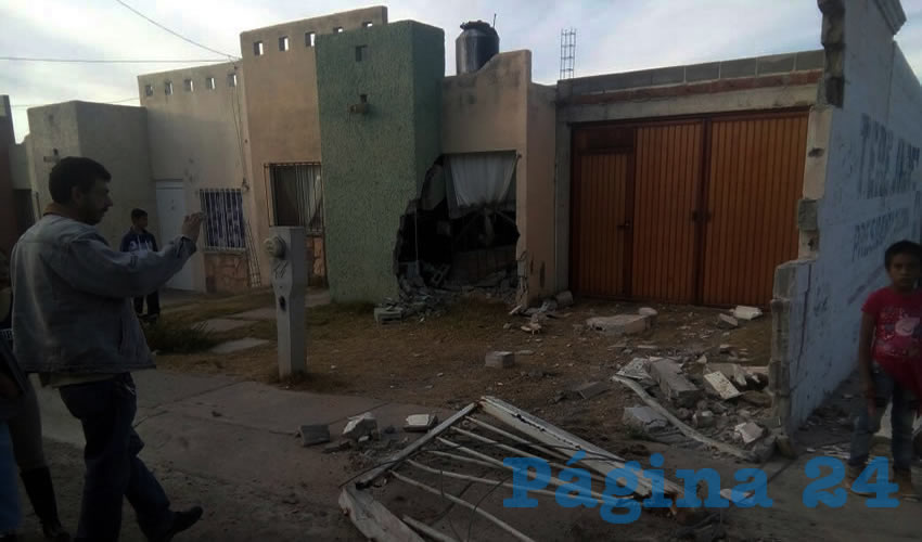 Severos daños provocó el camión en la fachada de la vivienda situada en avenida Cultura Maya 45